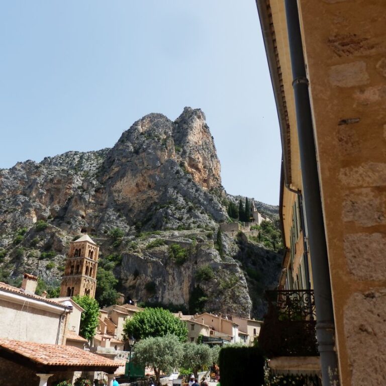 עיירות שנבנו כמעט במקומות בלתי אפשריים