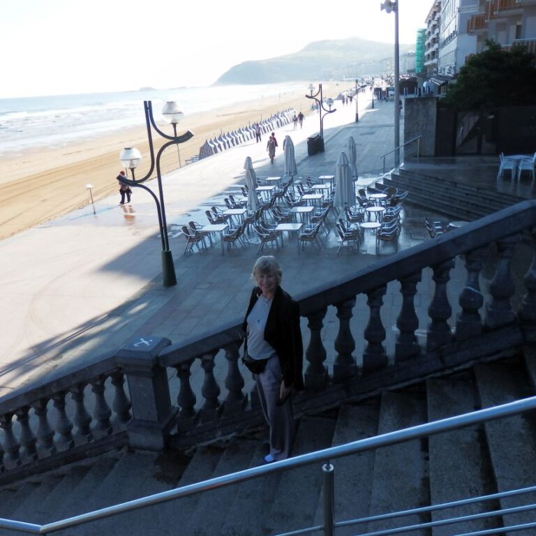 על מדרגות הרביירה הבאסקית