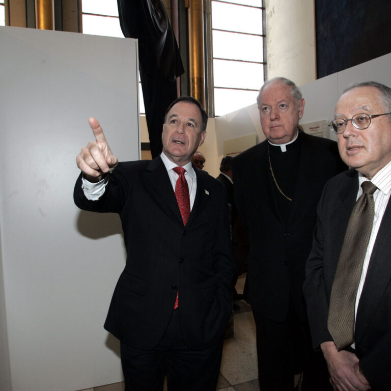 עם גילרמן ששימש שליחנו באום והקונסול בתערוכה על אושויץ עם הקרדינל של ניו יורק