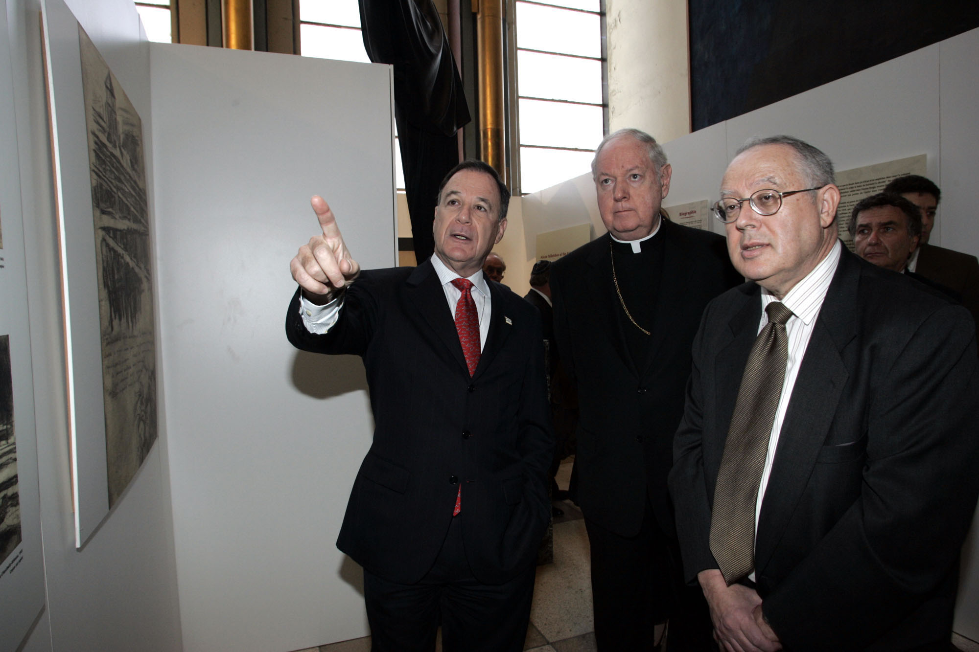 עם גילרמן ששימש שליחנו באום והקונסול בתערוכה על אושויץ עם הקרדינל של ניו יורק