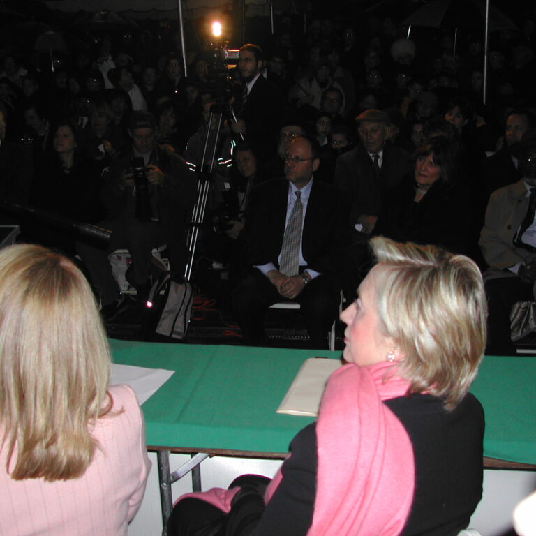 עם הילארי קלינטון באירוע