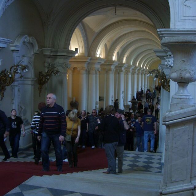 פנים הארמון הארמיטאז' שהפך למוזיאון מדהים