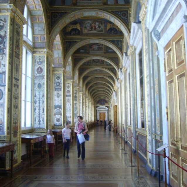 פנים הארמון שהפך למוזיאון- הארמיטאז'