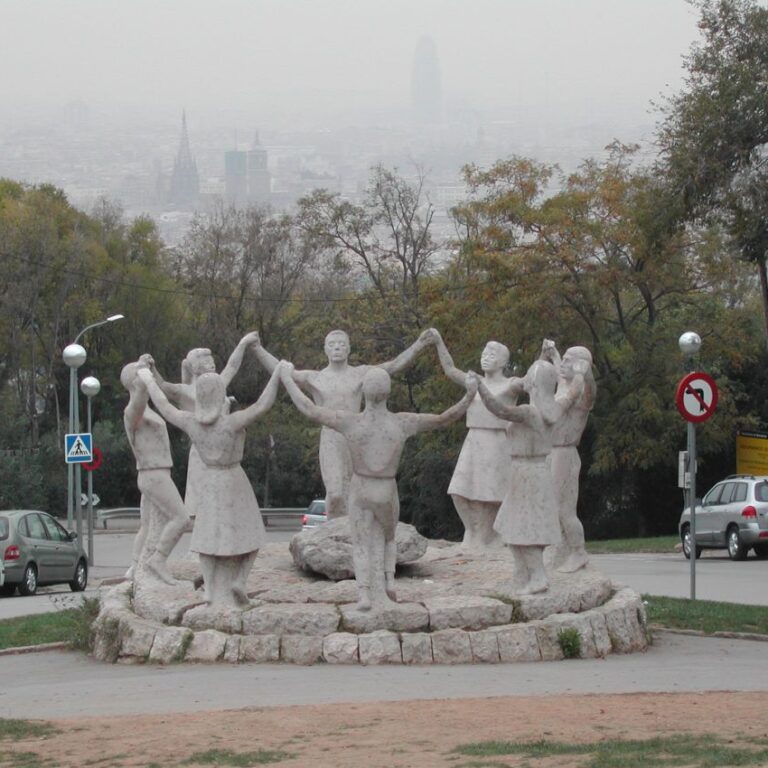 פסל הרוקדים בברצלונה