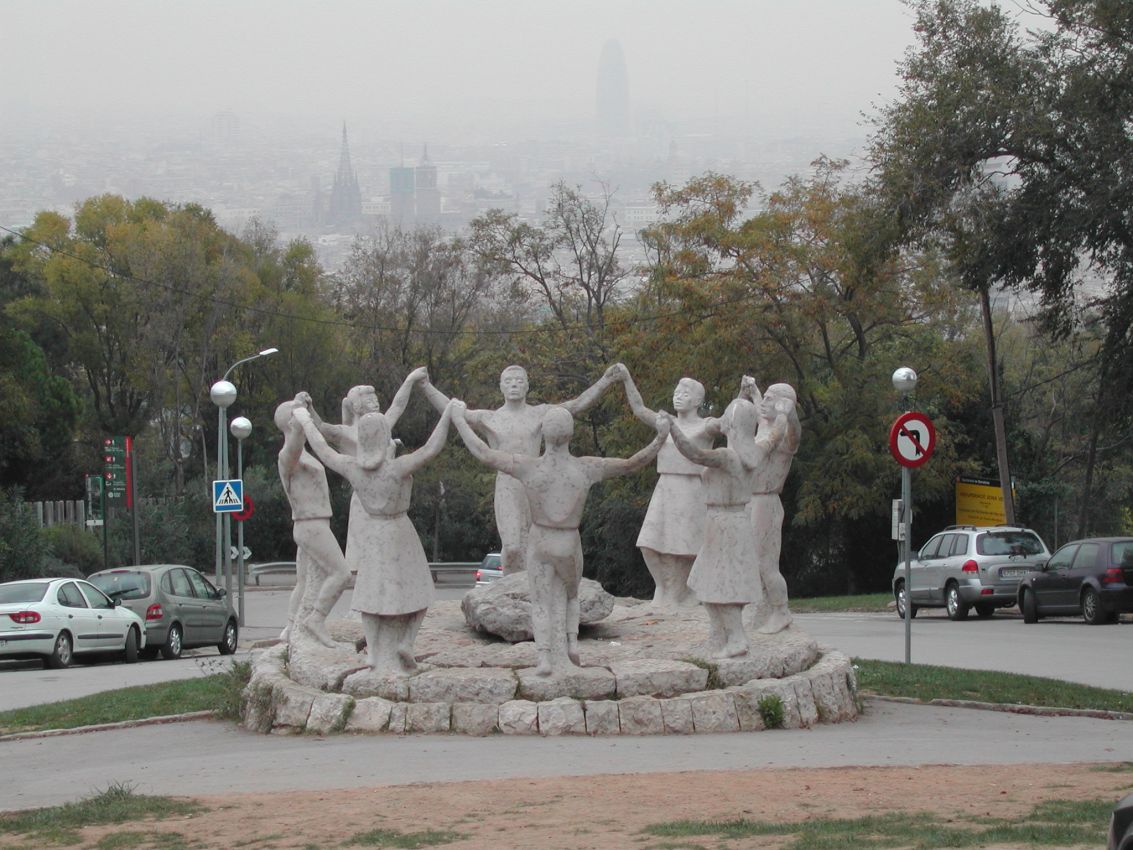 פסל הרוקדים בברצלונה