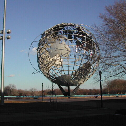 פסל כדור הארץ שנבנה לתערוכה עולמית בקווינס