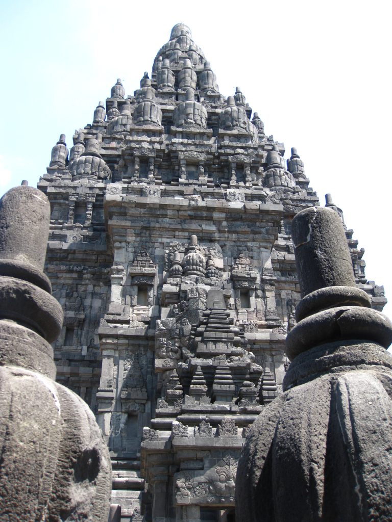 פריט באחד מכיפות המקדשים