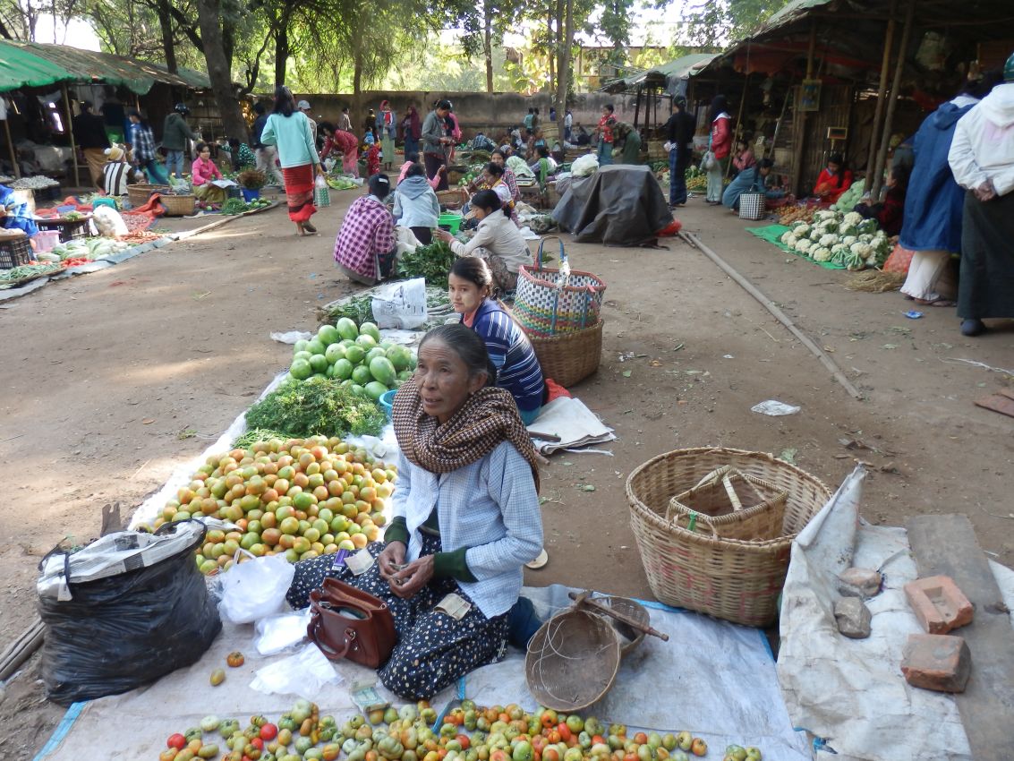 שוק כפרי במיאנמר