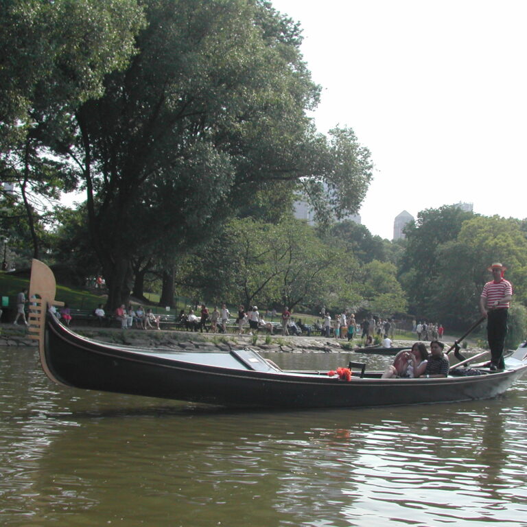 שיט באגם בסנטרל פארק