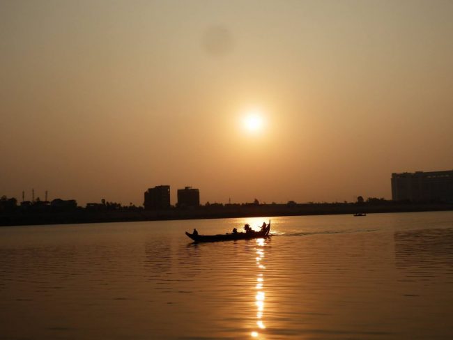 שקיעה במקונג