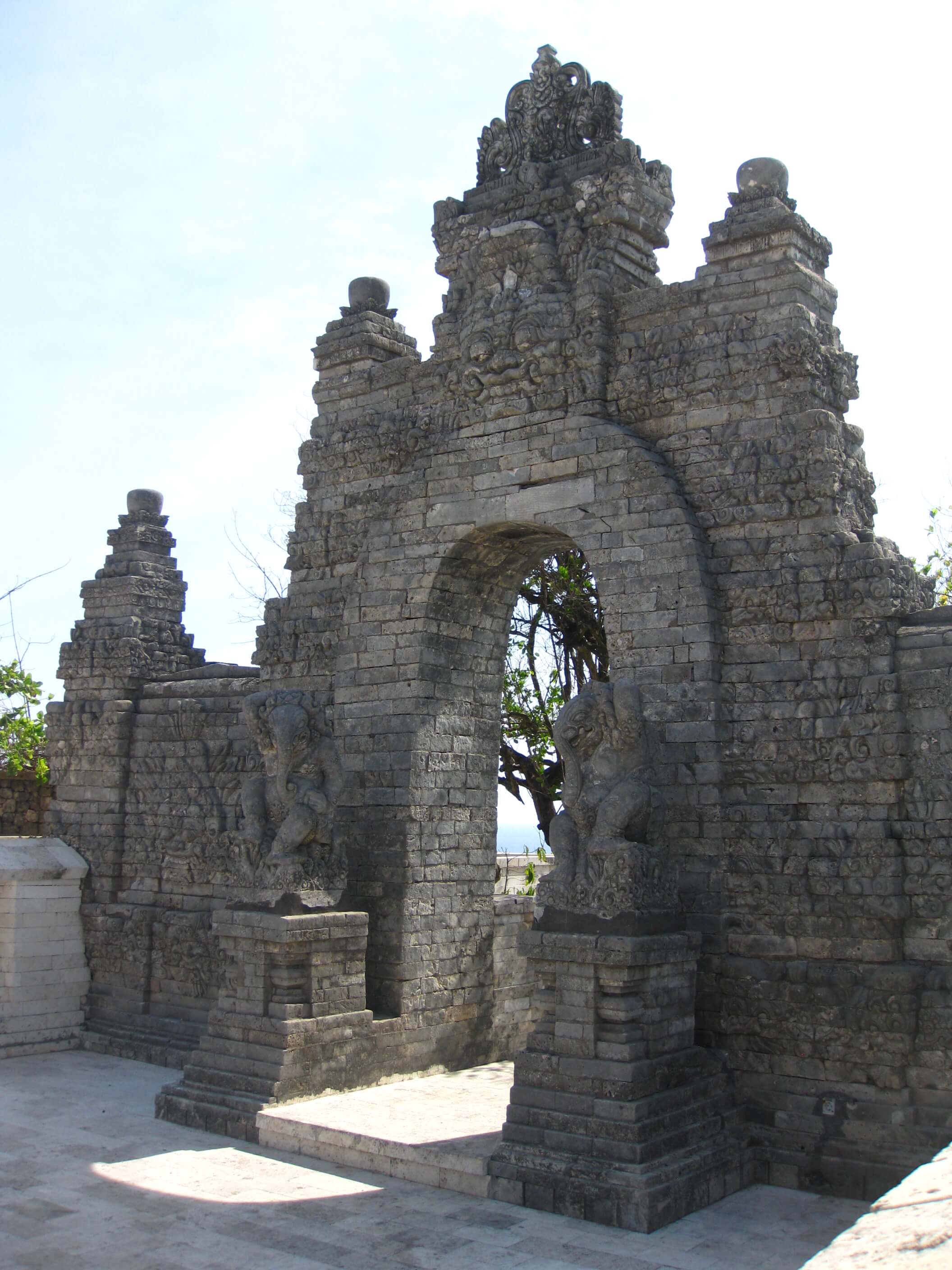 שרידי מקדשים אינדונזים