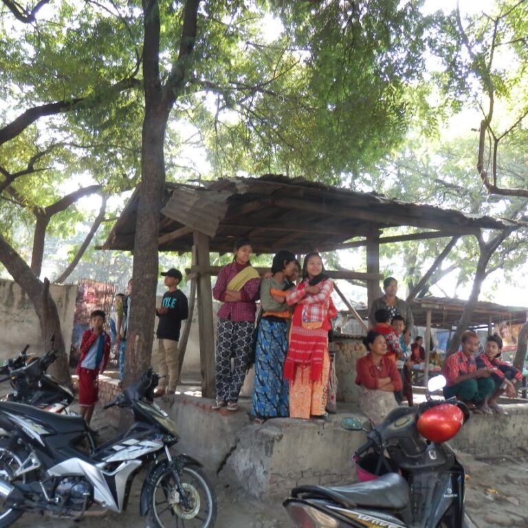 תחנת אוטובוס במיאנמר