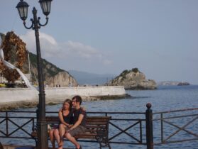 אהבה בחופי העיר פארגה