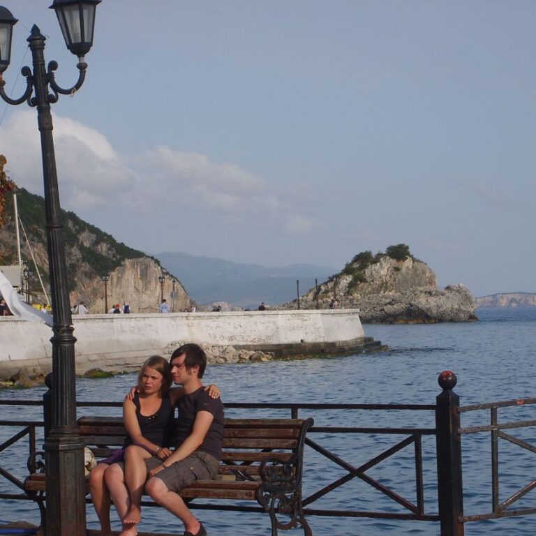 אהבה בחופי העיר פארגה