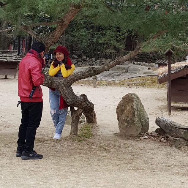 אהבה פורחת בין העצים