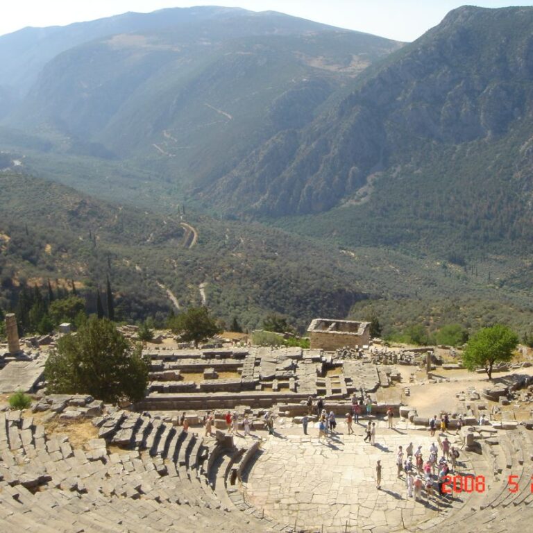 אזור המקדש בדלפי שם חרץ האורוקול גורלות