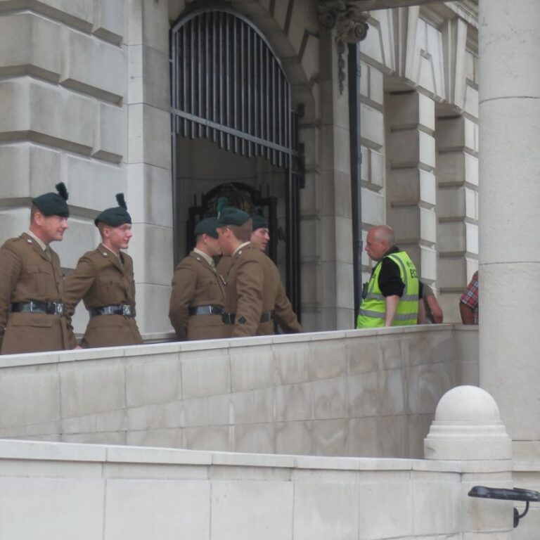 אנשי צבא איריים בבלפסט