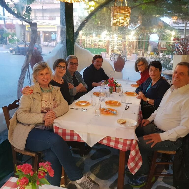 ארוחה יוונית בטברנה בחלקידיקי