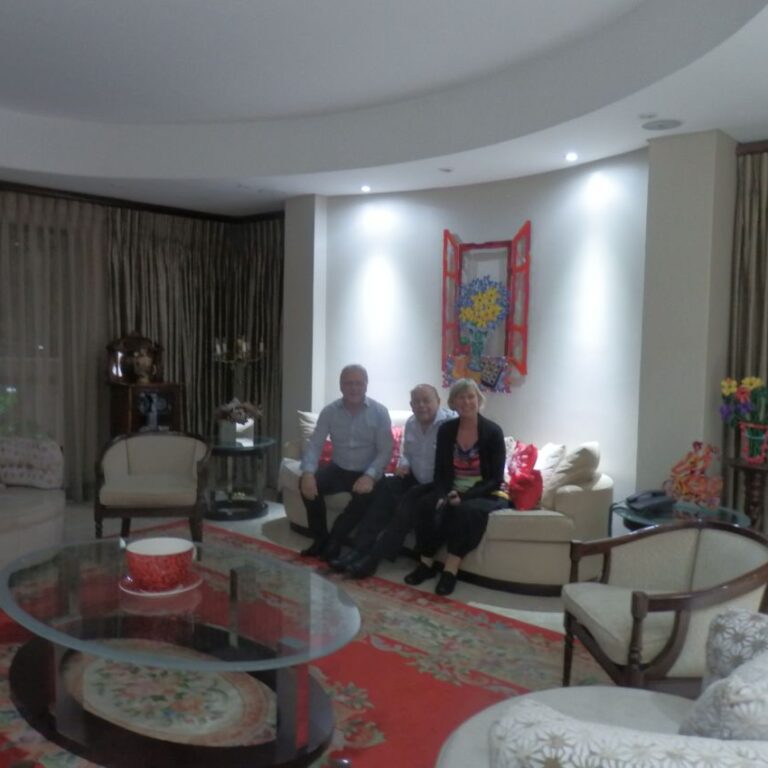 מתארח בביתם של הקפלנים שאירחו אותי כבר בביקורי הראשון ביוהנסבורג