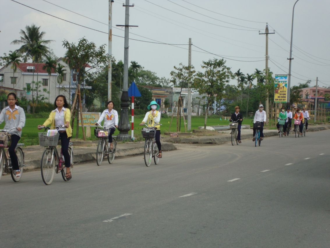בויאטנאם עוד נוסעים באופניים