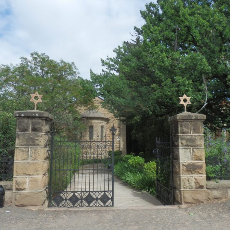 בית כנסת באודסהורן בו היתה קהילה יהודית שגידלה יענים ואיננה עוד