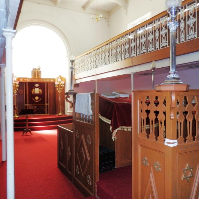 בית כנסת ללא יהודים באיזור גידול היענים באודסהורן דרום אפריקה