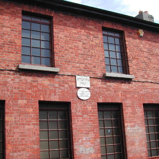 בית מדרש עזוב בדבלין,הסופר ג'יימס ג'ויס גר לא רחוק משם וכתב על "יום בחיו של בלום"