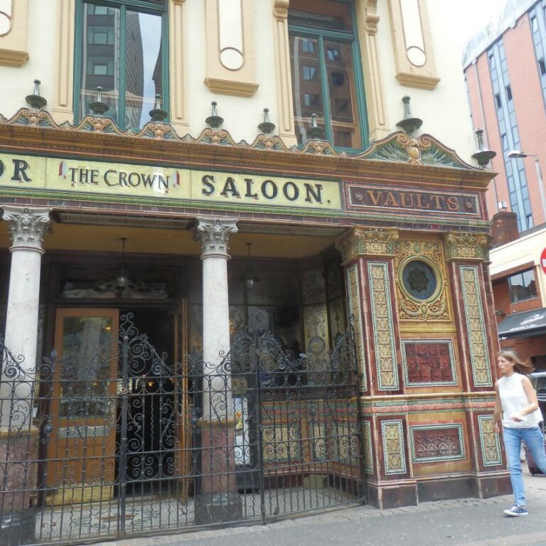 בית מרזח בריטי בסגנון המאה ה-19