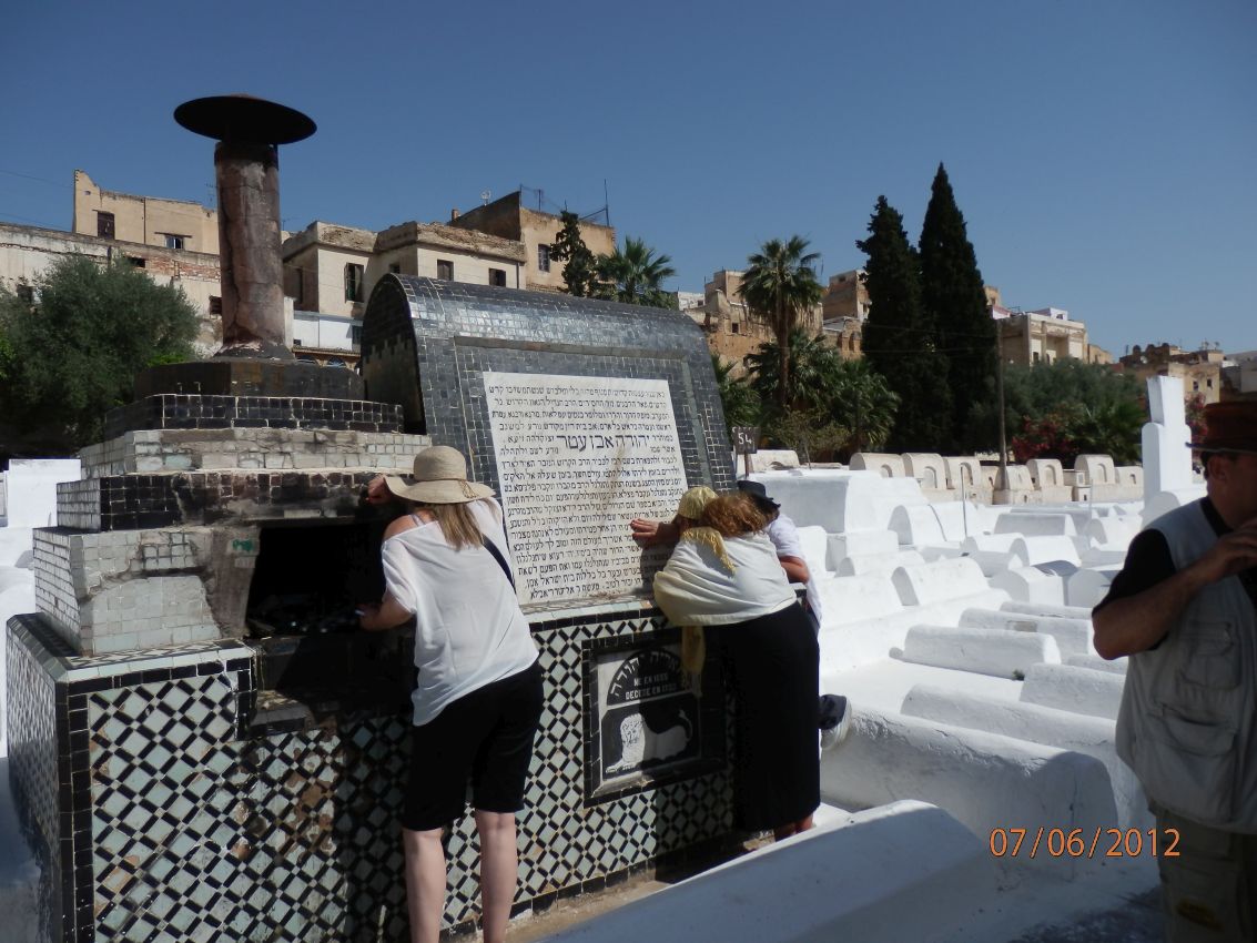 במרוקו בעיר ראבאט משתטחי הקברים