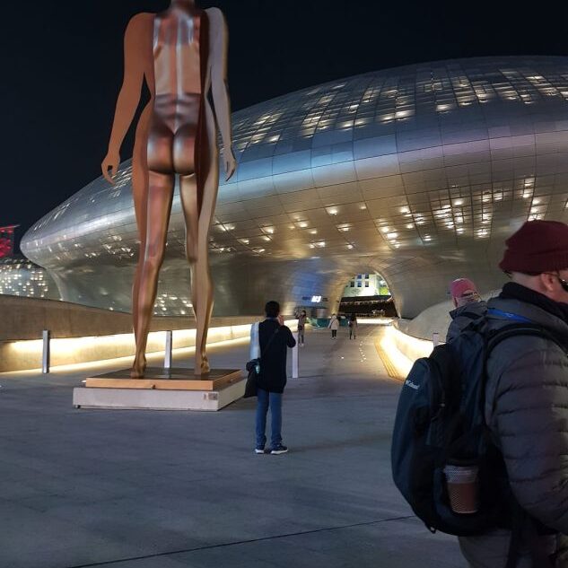 בנין החללית המדהים שנבנה בידי אדריכלית עיראקית ועוגנת במרכז סיאול