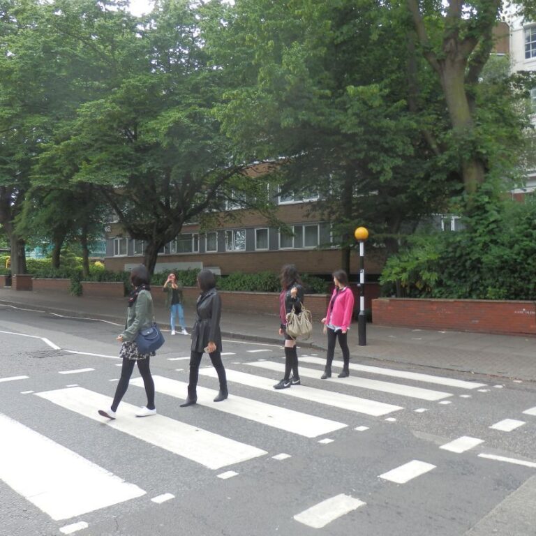 בפטי ליין בלונדון בעקבות החיפושיות