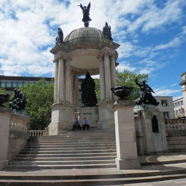 בערי בריטניה מכבדים את זכרה של המלכה ויקטוריה