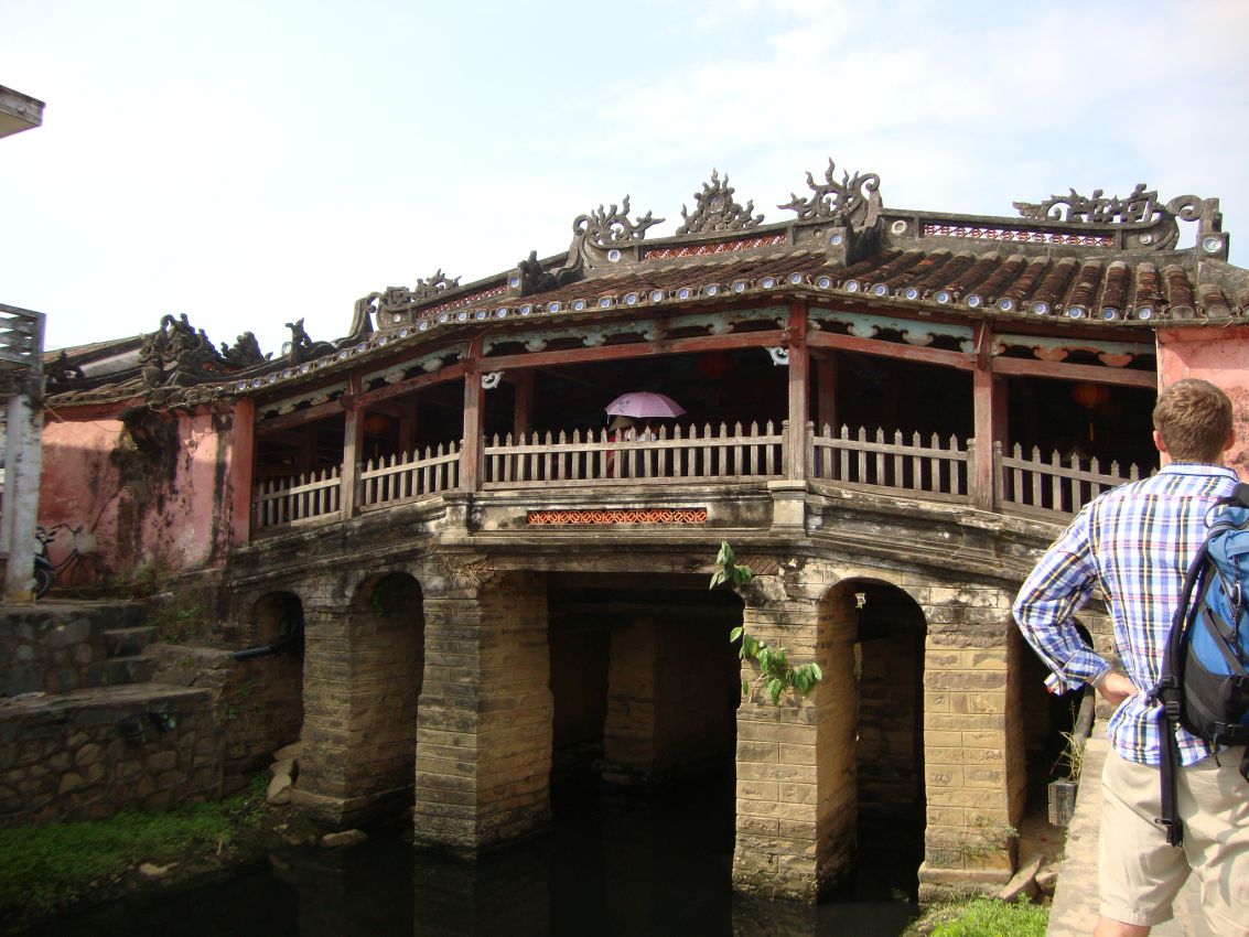 גשר עתיק בעיר הו הא בויאטנאם