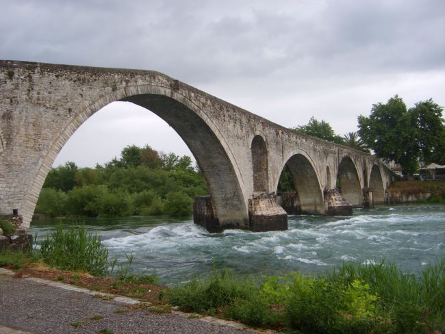 גשרים עתיקים בחבל זגוריה