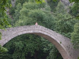 גשרים עתיקים מעל הנחלים בחבל זגוריה