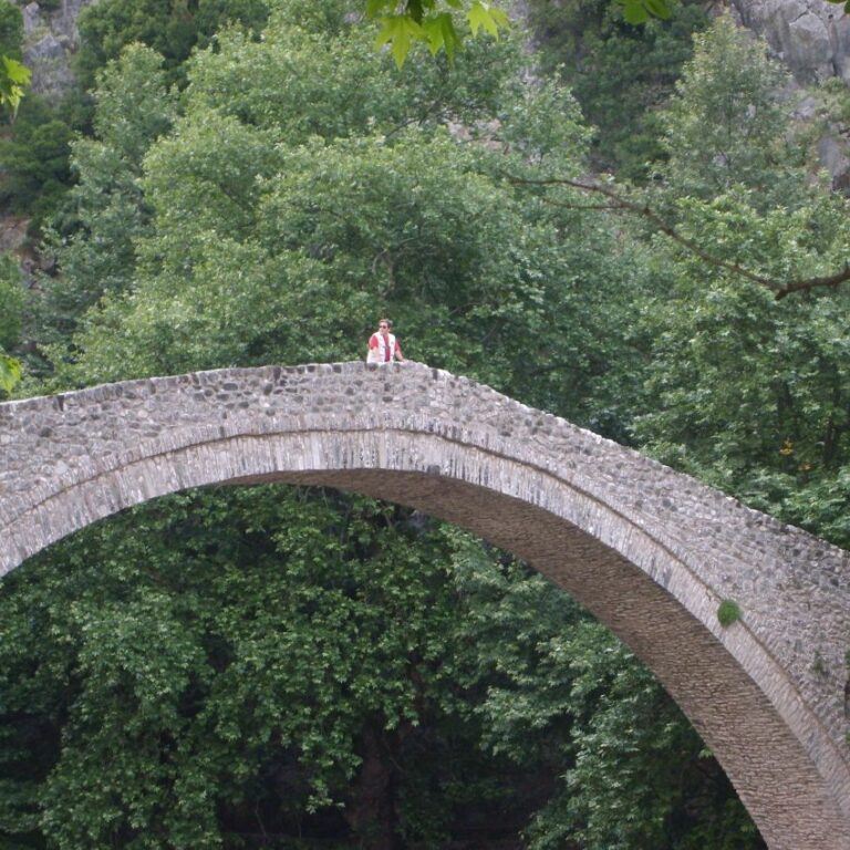 גשרים עתיקים מעל הנחלים בחבל זגוריה