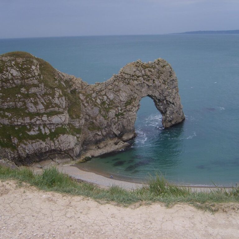 "דרדל דור" באיזור החוף של קורנוול