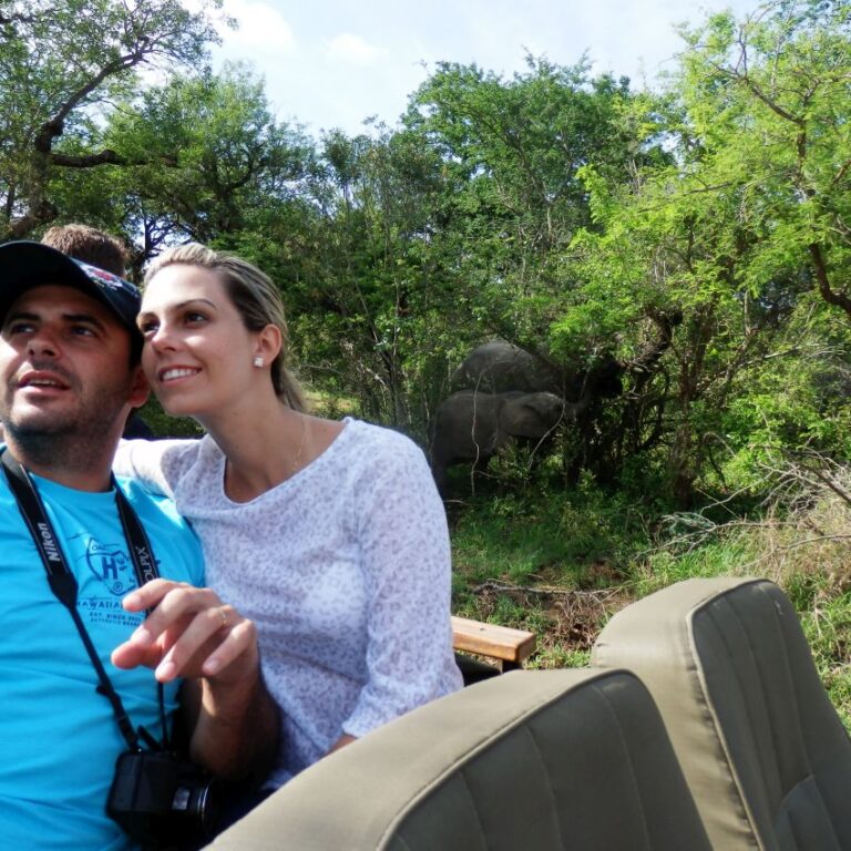 הזוג הברזילאי לפני שהותקף בידי פיל זועם