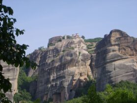 המנזרים על פסגות הצוקים