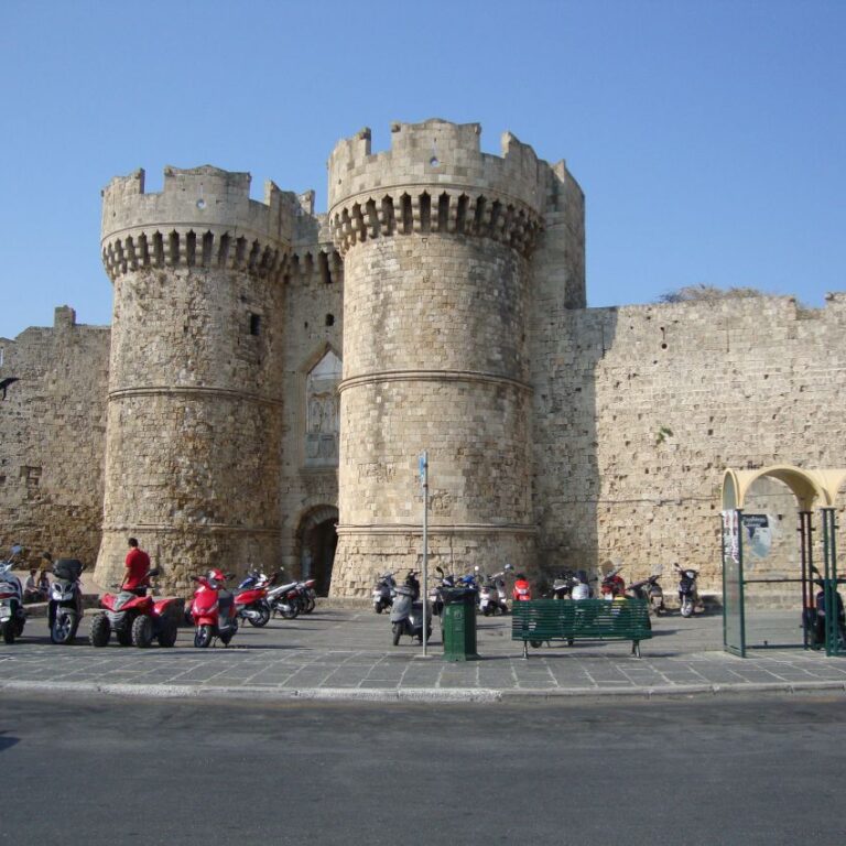 המצודה בכניסה לאי רודוס