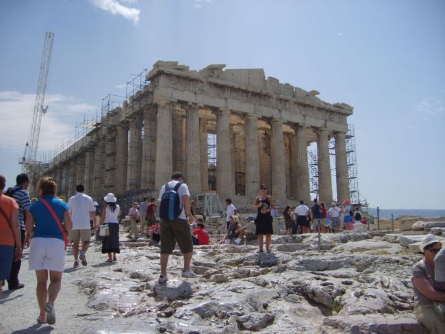 הפרתנון בגבעת האקרופוליס המתנשא מעל אתונה