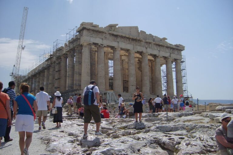 הפרתנון בגבעת האקרופוליס המתנשא מעל אתונה