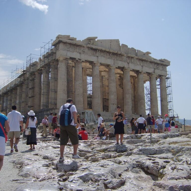 הפרתנון בגבעת האקרופוליס המתנשא מעל אתונה