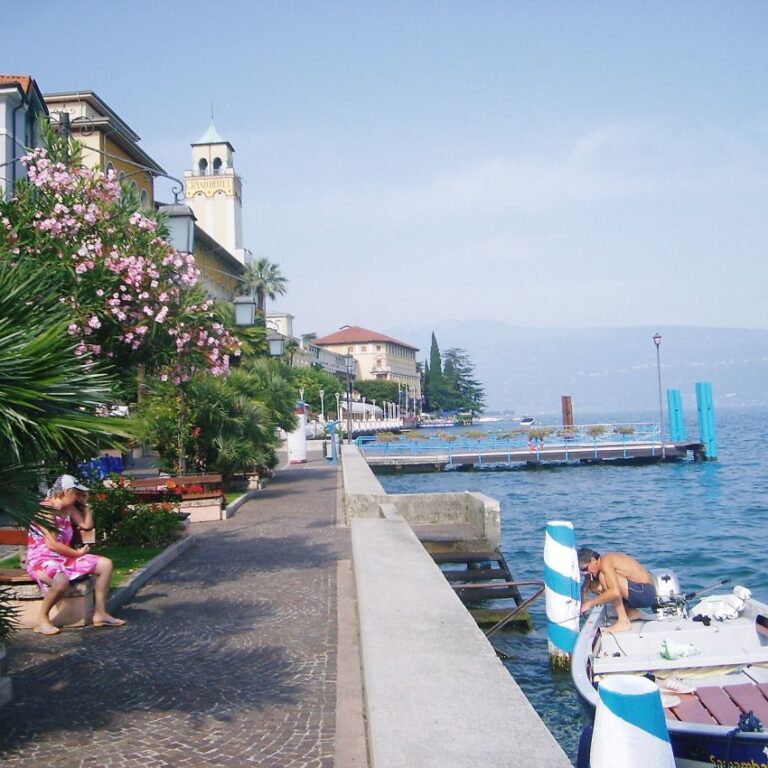 חוף באגם קומו