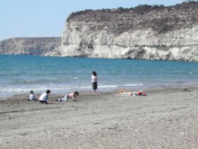 חוף יווני מסולע