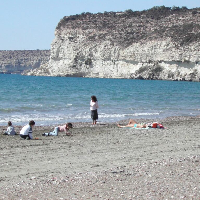 חוף יווני מסולע