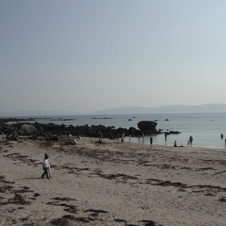 חוף ים אירי שישראלי לא היה חולם להכנס אליו