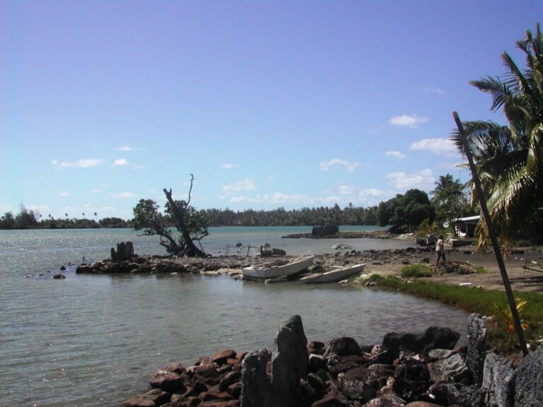 חופים מסולעים בטהיטי