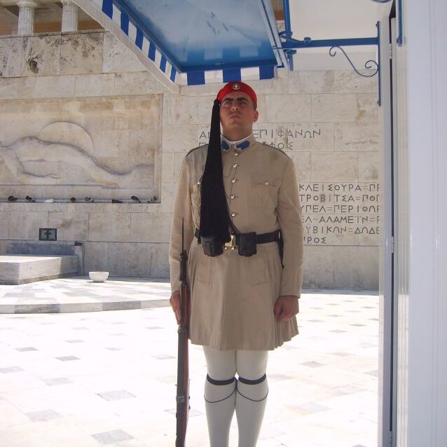 חייל יווני במלוא הדרו