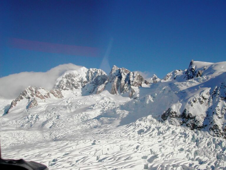 טסים מעל לקרחונים ניו זילנדים